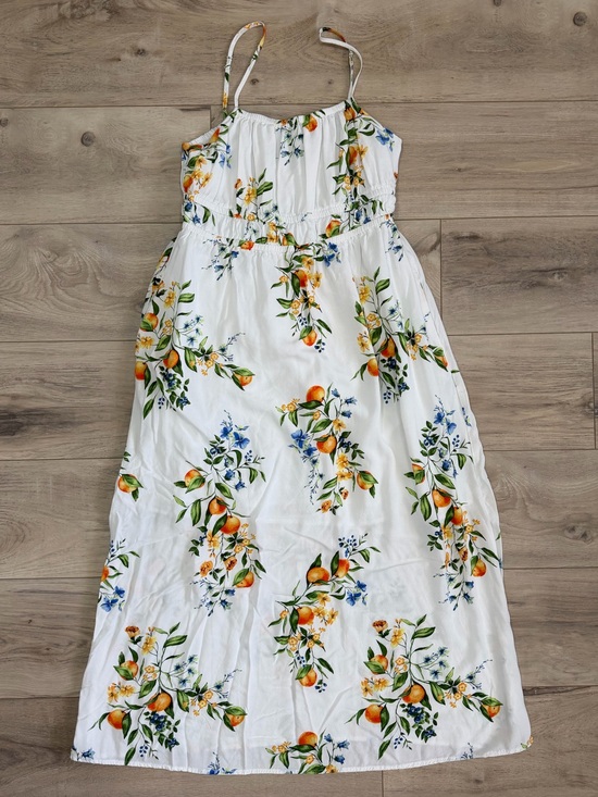 Time and Tru Dresses & Skirts - Time and Tru White Floral Print Spaghetti Strap Top